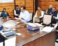 सोलर पैनल लगवाए, बिजली बिल का खर्चा करें कम