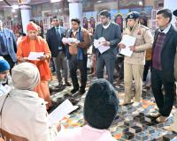 गोरखनाथ मंदिर में मुख्यमंत्री ने किया जनता दर्शन का आयोजन, करीब 150 लोगों से मुलाकात कर सुनीं समस्याएं