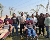 कारना गांव में रक्तदान शिविर का सफल आयोजन, 40 यूनिट रक्त संग्रह           