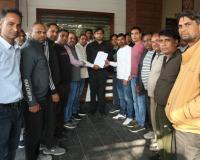 बजट सत्र में सरकार को घेरने की चेतावनी, खेल मंत्री को सौंपा ज्ञापन