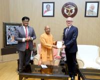 सिंगापुर की कम्पनी 'एपी मोलर माएर्स्क के प्रमुख ने की मुख्यमंत्री योगी आदित्यनाथ से मुलाकात