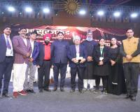 कवि सम्मेलन में प्रेम, समाज और व्यवस्था पर तीखा व्यंग्य, श्रोताओं ने तालियों से किया स्वागत 