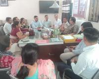 डीएसपी मुख्यालय बीर भान व जिला शिक्षा अधिकारी सुभाष ने नीट परीक्षा को लेकर सेंटर सुपरिटेंडेंट्स के साथ की बैठक।