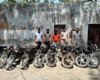 अंतर्राज्यीय वाहन चोर गिरोह के 2 शातिर आरोपियों को किया गिरफ्तार , चोरी की आठ बाइकें बरामद 