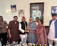 यूपी के पूर्व मुख्यमंत्री अखिलेश यादव ने ली कैप्टन हाउस में चाय की चुस्की 