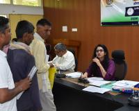 समाधान शिविर में सख्त दिखी डीसी, अधिकारियों को शिविर में मौजूद रहने के निर्देश