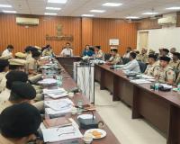 एसपी हेमेंद्र ने ली अपराध समीक्षा बैठक  - बाल कल्याण, महिला सुरक्षा और अपराध नियंत्रण पर दिए कड़े निर्देश