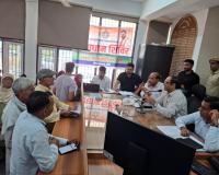 नागरिकों की समस्याओं के समाधान में किसी प्रकार की कोताही ना बरतें अधिकारी : एसडीएम राजेश खोथ 