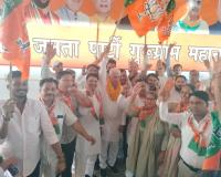 गुरुग्राम महानगर भाजपा ने खूब उड़ाया भगवा अबीर 
