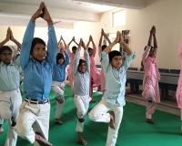 Palwal News : शहीद रामवीर सिंह राजकीय विद्यालय सीहा में योग अभ्यास कार्यक्रम किया