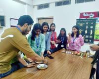 Faridabad News : विश्व मधुमक्खी दिवस पर केआर मंगलम विश्वविद्यालय में जागरूकता कार्यक्रम आयोजित