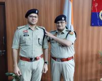 Nuhmewat News: प्रशिक्षु डीएसपी अक्षय नरवाल का प्रशिक्षण कार्यकाल समाप्त, एसपी नूंह ने स्टार लगाकर दी शुभकामनाएं