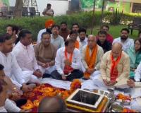 मंत्री मनोहर लाल के 72वें जन्मदिन के उपलक्ष्य में बल्लभगढ़ विधायक ने कार्यालय पर यज्ञ-हवन का आयोजन किया