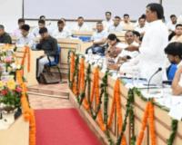 नगर निगम सदन की बैठक में पार्षद और कमिश्नर आमने-सामने