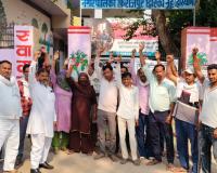 हड़ताल के चलते फिरोजपुर झिरका बना डंपिंग यार्ड, 11 मई तक हड़ताल पर रहेंगे सफाई कर्मचारी