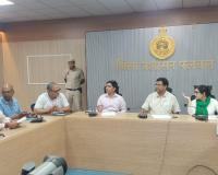 मंडलायुक्त संजय जून ने वीसी के माध्यम से मकानों की सूची एवं आवास जनगणना के प्रथम चरण की समीक्षा की