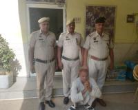 नूंह पुलिस ने दो हजार रुपये के इनामी आरोपी कासम निवासी सौंख को नूंह की खोरी चौकी पुलिस ने दबोचा ।