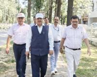 पेट्रोल एवं ऊर्जा संरक्षण के लिए कुलगुरु ने की सार्थक पहल, केयू कुलगुरु प्रो. सोमनाथ सचदेवा पैदल पहुंचे कार्यालय