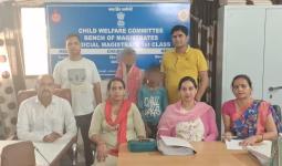 जिला रेवाड़ी पुलिस ने 10 साल के बच्चे को सकुशल उसके परिजनों को सौंपा 