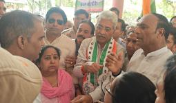 जिला कांग्रेस ने किया विरोध प्रदर्शन, राज्यपाल के नाम सौंपा गया ज्ञापन