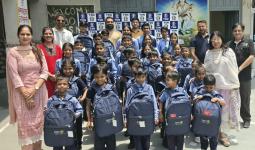 रोटरी क्लब पलवल संस्कार ने टैगोर शिक्षा निकेतन में बच्चों को स्कूल बैग वितरित किये