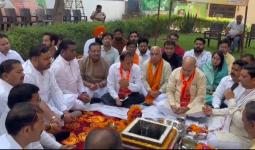 मंत्री मनोहर लाल के 72वें जन्मदिन के उपलक्ष्य में बल्लभगढ़ विधायक ने कार्यालय पर यज्ञ-हवन का आयोजन किया