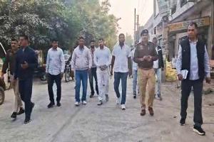 गैंगस्टर दलजीत सिहाग की बेड़ियों में परेड पर विवाद गहराया, खाप महापंचायत की तैयारी