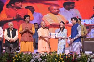 सीएम योगी की बच्चों से अपील- स्मार्टफोन की जगह अच्छी पुस्तकों में करें अपने समय का निवेश