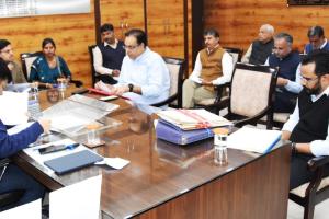 सोलर पैनल लगवाए, बिजली बिल का खर्चा करें कम