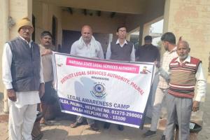 जिला विधिक सेवाएं प्राधिकरण की ओर से अलग-अलग स्थानों पर लगाए गए कानूनी जागरूकता शिविर