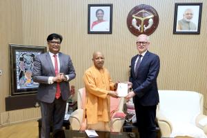 सिंगापुर की कम्पनी 'एपी मोलर माएर्स्क के प्रमुख ने की मुख्यमंत्री योगी आदित्यनाथ से मुलाकात