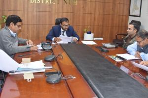 उपायुक्त अखिल पिलानी ने की विभिन्न विकास कार्यों की प्रगति की समीक्षा