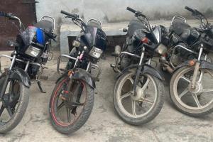 चोरी की चार बाइकों के साथ आरोपी गिरफ्तार 