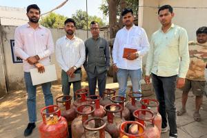 रेवाड़ी में घरेलू गैस की सप्लाई सामान्य, प्रशासन का दावा : किसी प्रकार की किल्लत नहीं 
