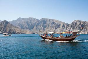 होर्मुज जलडमरूमध्य पर जंग क्यों ? सबके अपने-अपने समुद्री क्षेत्र तो ईरान का क्यों नहीं?