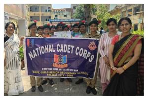 पृथ्वी दिवस के अवसर पर राजकीय कन्या वरिष्ठ माध्यमिक पलवल शहर में एनसीसी कैडेट  ने लगाए पौधे व निकाली जागरूकता रैली 