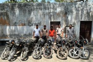 अंतर्राज्यीय वाहन चोर गिरोह के 2 शातिर आरोपियों को किया गिरफ्तार , चोरी की आठ बाइकें बरामद 