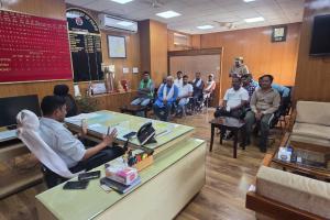 पुलिस अधीक्षक हांसी की पहल: यातायात व्यवस्था सुधारने के लिए ई-रिक्शा व ट्रक यूनियन के साथ अहम बैठक, नियमों के कड़ाई से पालन के निर्देश