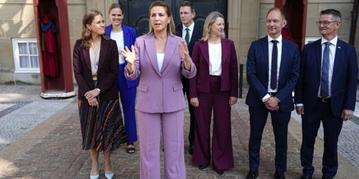 डेनमार्क: 15 साल से कम उम्र के बच्चों के लिए सोशल मीडिया पर बैन 