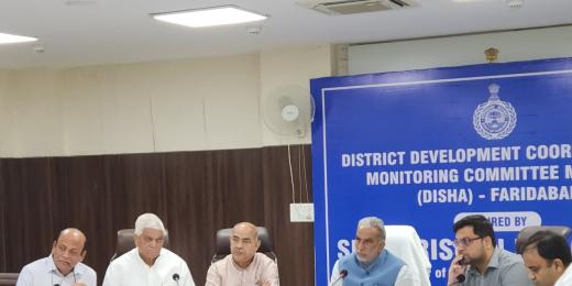 निगम अधिकारीयों को दिए निर्देश, खराब मैनहोल ढक्कन तत्काल बदलने और घटिया सामग्री इस्तेमाल करने वाले ठेकेदारों को करें ब्लैकलिस्ट