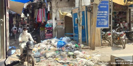 नपा सफाई कर्मियों की हड़ताल के चलते नगर में जगह-जगह लगे कूड़े के धरे, सफाई व्यवस्था हुई चौपट