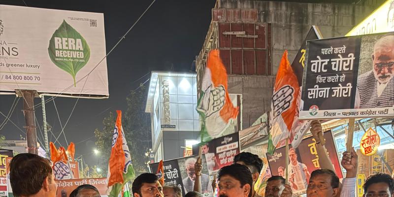 विधायक चौधरी इसराईल के नेतृत्व में पलवल कांग्रेस का “वोट चोरी” के खिलाफ कैंडल मार्च