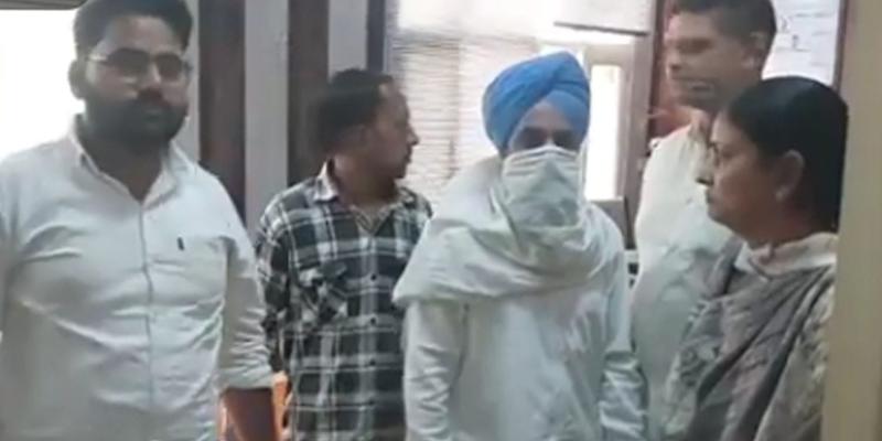 5 लाख रुपए रिश्वत लेते हुए बीडीपीओ चीका गिरफ्तार