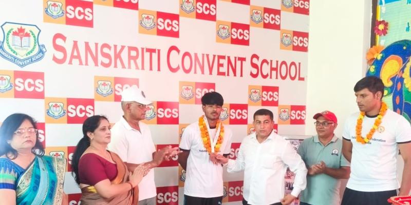 Faridabad News : मयंक नागर पदक विजेता खिलाड़ी को संस्कृति कान्वेंट स्कूल मंधावली तिगांव में किया गया सम्मानित
